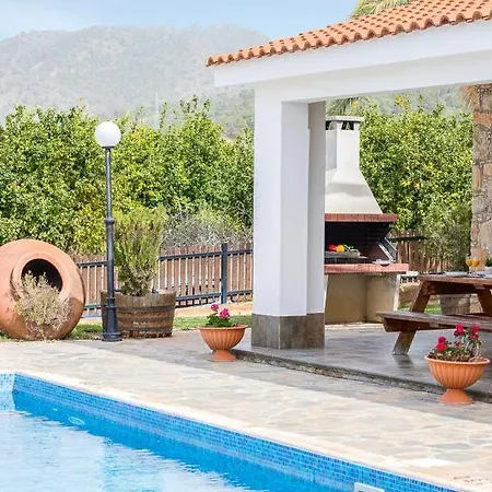 In Sleeps 8 With Pool Air Con And Wifi Villa Argaka