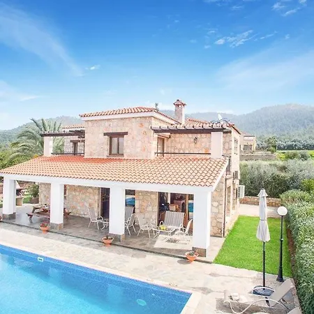 In Sleeps 8 With Pool Air Con And Wifi Villa Argaka
