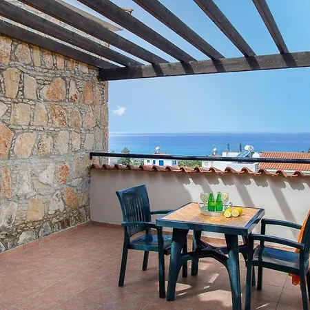 Villa In Sleeps 8 With Pool Air Con And Wifi