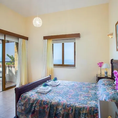 In Sleeps 8 With Pool Air Con And Wifi
