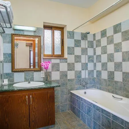 In Sleeps 8 With Pool Air Con And Wifi Villa *