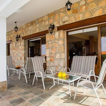 In Sleeps 8 With Pool Air Con And Wifi Villa *