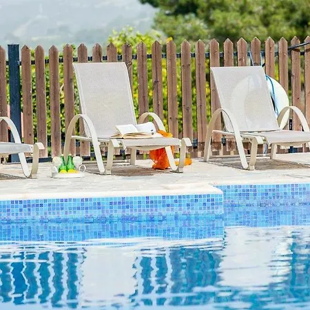 In Sleeps 8 With Pool Air Con And Wifi