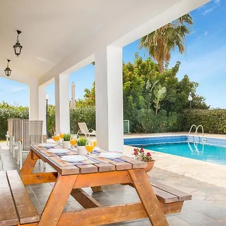 Villa In Sleeps 8 With Pool Air Con And Wifi Argaka